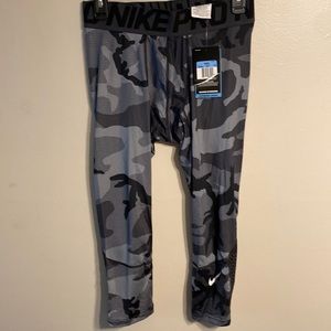 Black Nike pro hyper cool